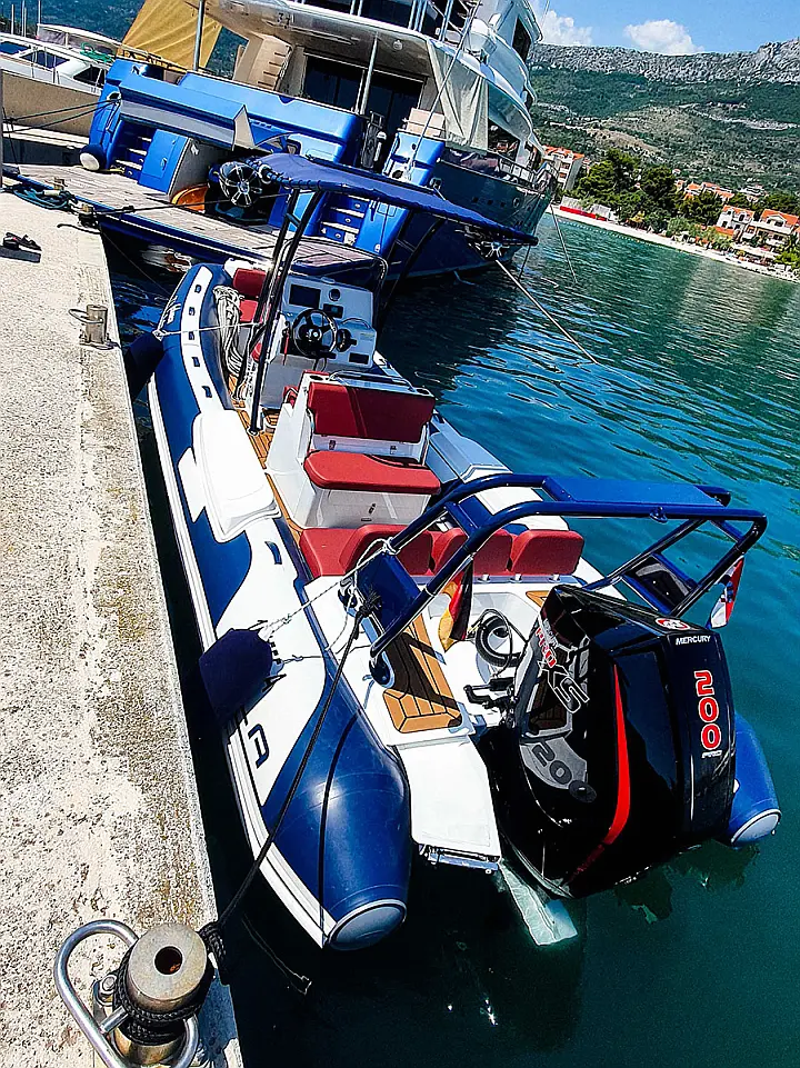 Johnson 87 - Johnson 87 Luxury yacht dinghy