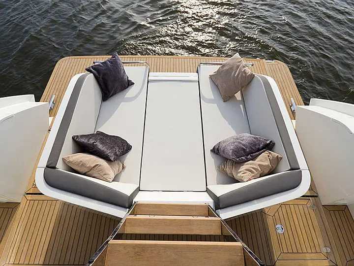 Galeon 430 Skydeck - Cockpit