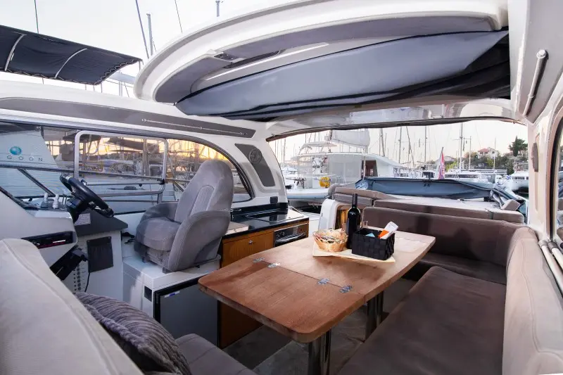 Cruising boats but compact Here are 5 XL cabin cruisers