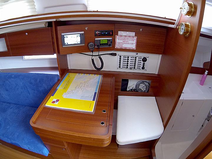 Dufour 335 GL - Dufour 335 GL navigation table