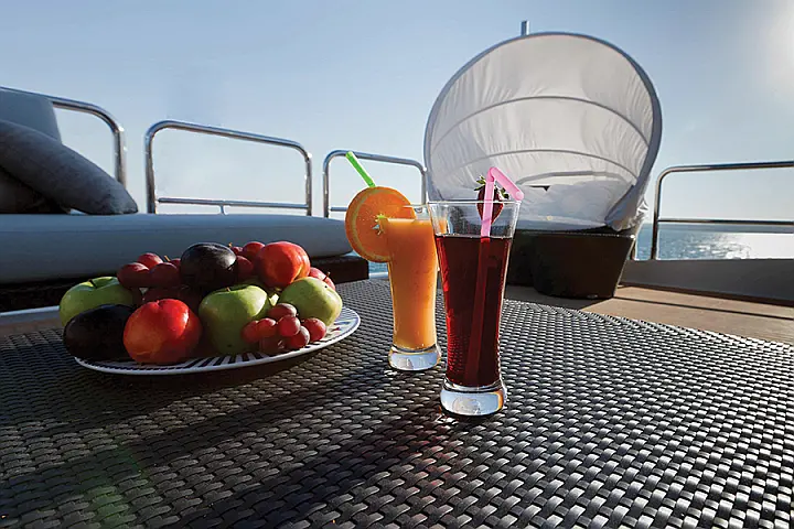 Johnson 87 - Johnson 87 Luxury yacht fly bridge table