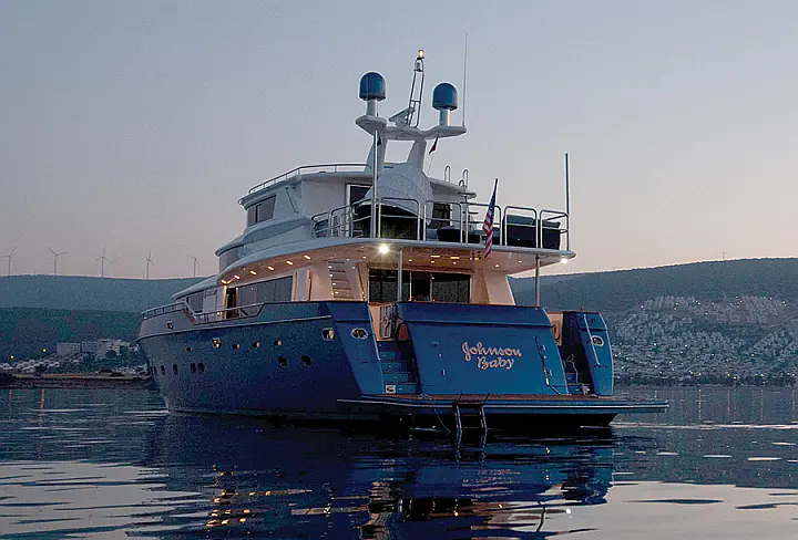 Johnson 87 - Johnson 87 Luxury yacht stern