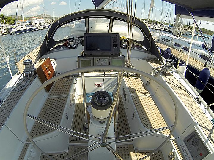 Grand Soleil 46.3 - GPS Plotter in cockpit